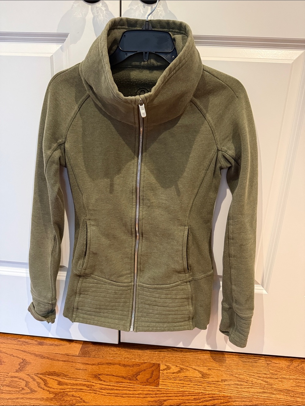 Lululemon sweatshirt Size 4